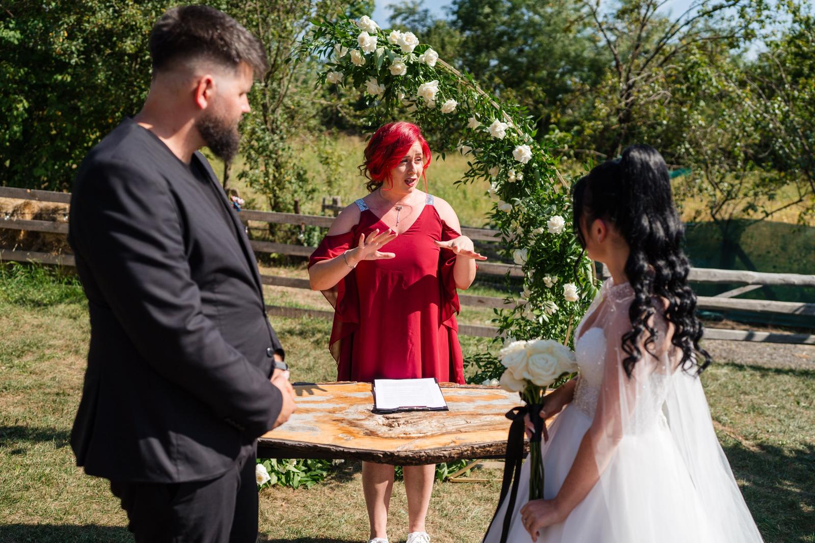 oficiant ceremonie umanistă Bianca Tămaș